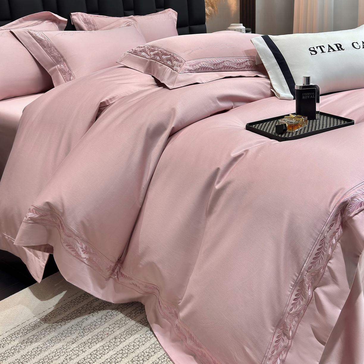 91家纺网 家纺一手货源 找家纺 星蕴家纺 2025新款贡缎长绒棉四件套-路易 路易-豆沙粉