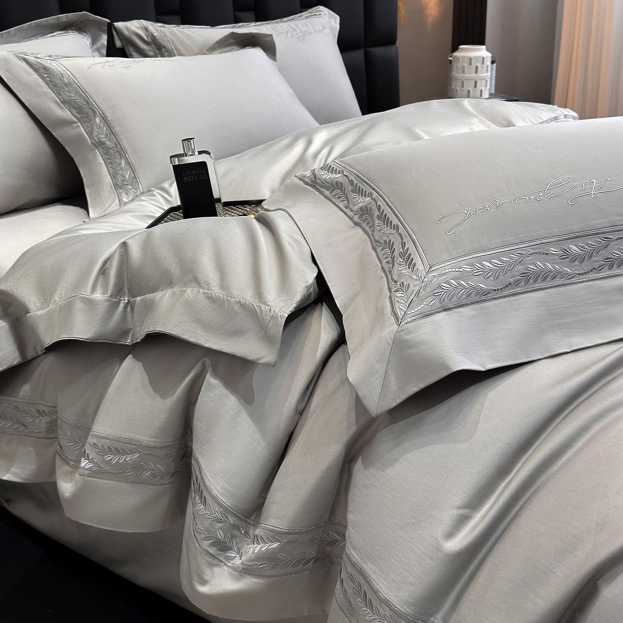 91家纺网 家纺一手货源 找家纺 星蕴家纺 2025新款贡缎长绒棉四件套-路易 路易-高级灰