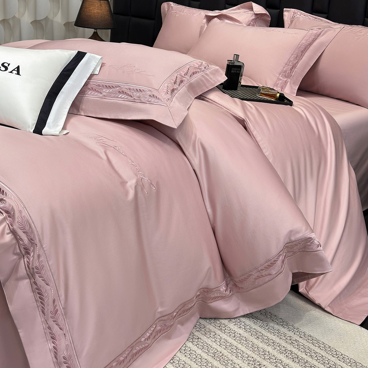 91家纺网 家纺一手货源 找家纺 星蕴家纺 2025新款贡缎长绒棉四件套-路易 路易-豆沙粉