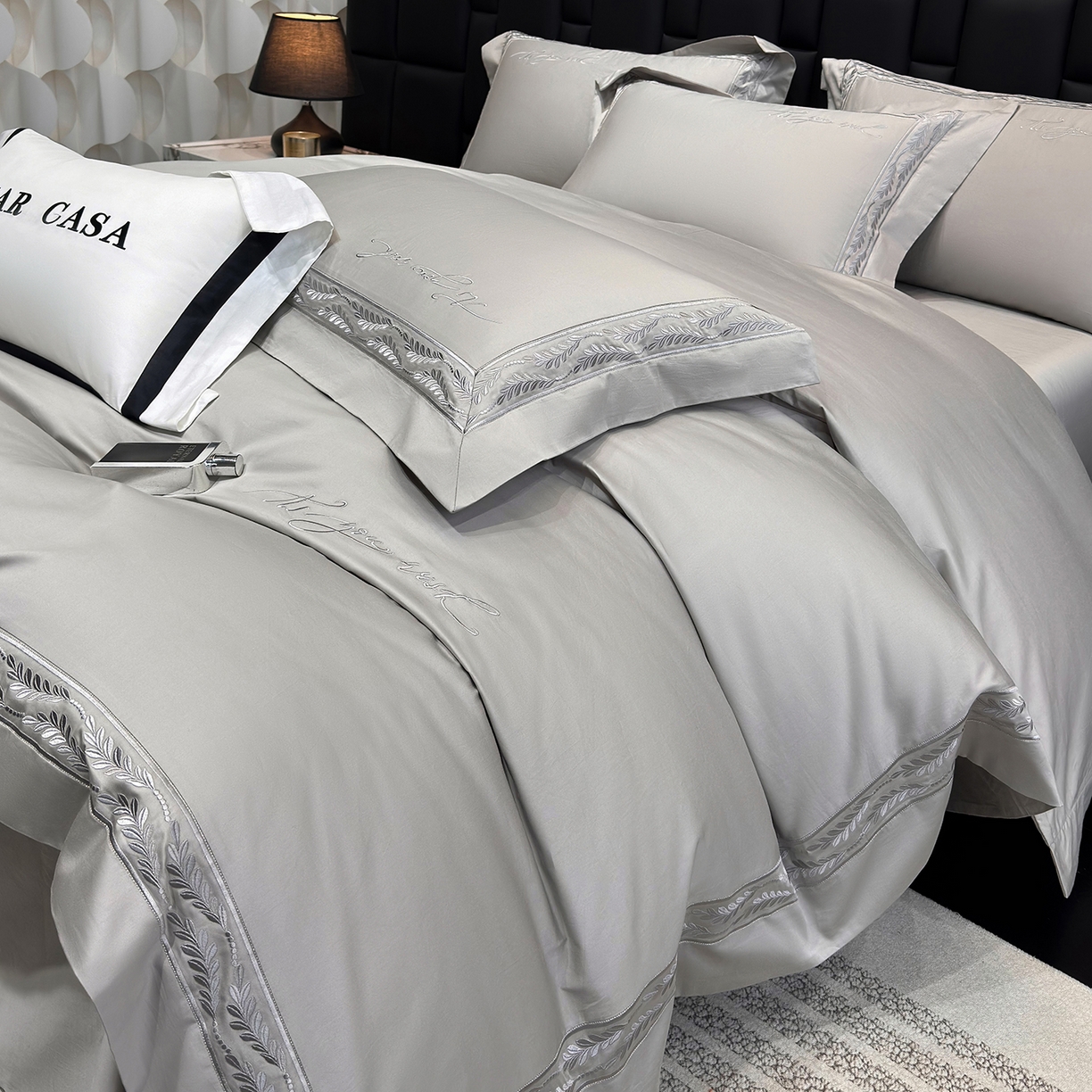 91家纺网 家纺一手货源 找家纺 星蕴家纺 2025新款贡缎长绒棉四件套-路易 路易-高级灰