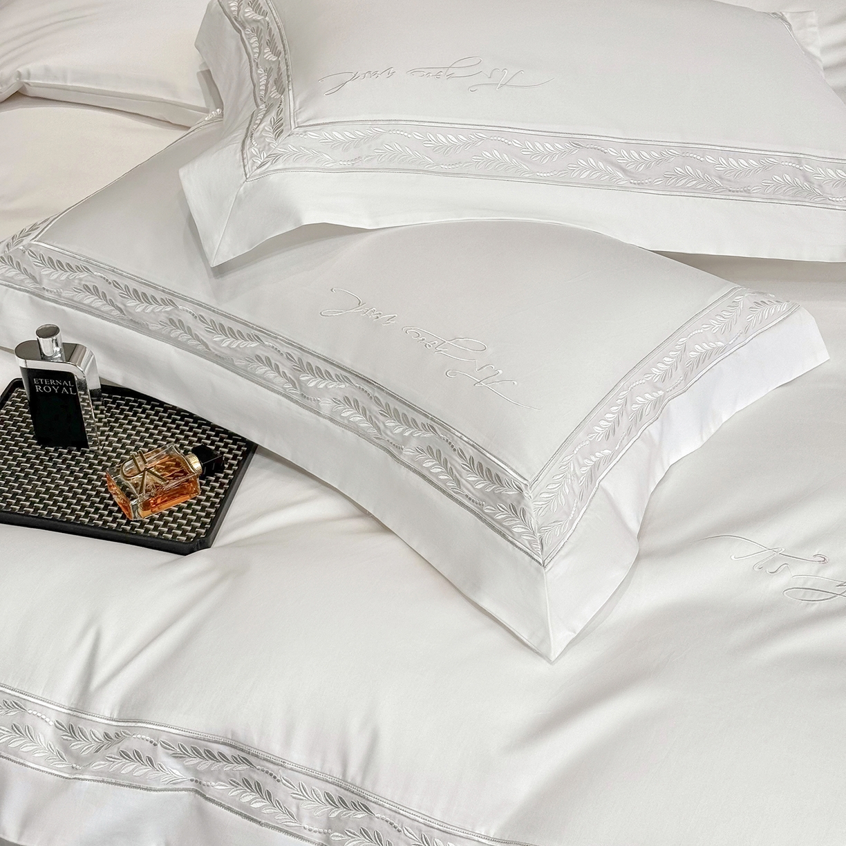 91家纺网 家纺一手货源 找家纺 星蕴家纺 2025新款贡缎长绒棉四件套-路易 路易-皓月白