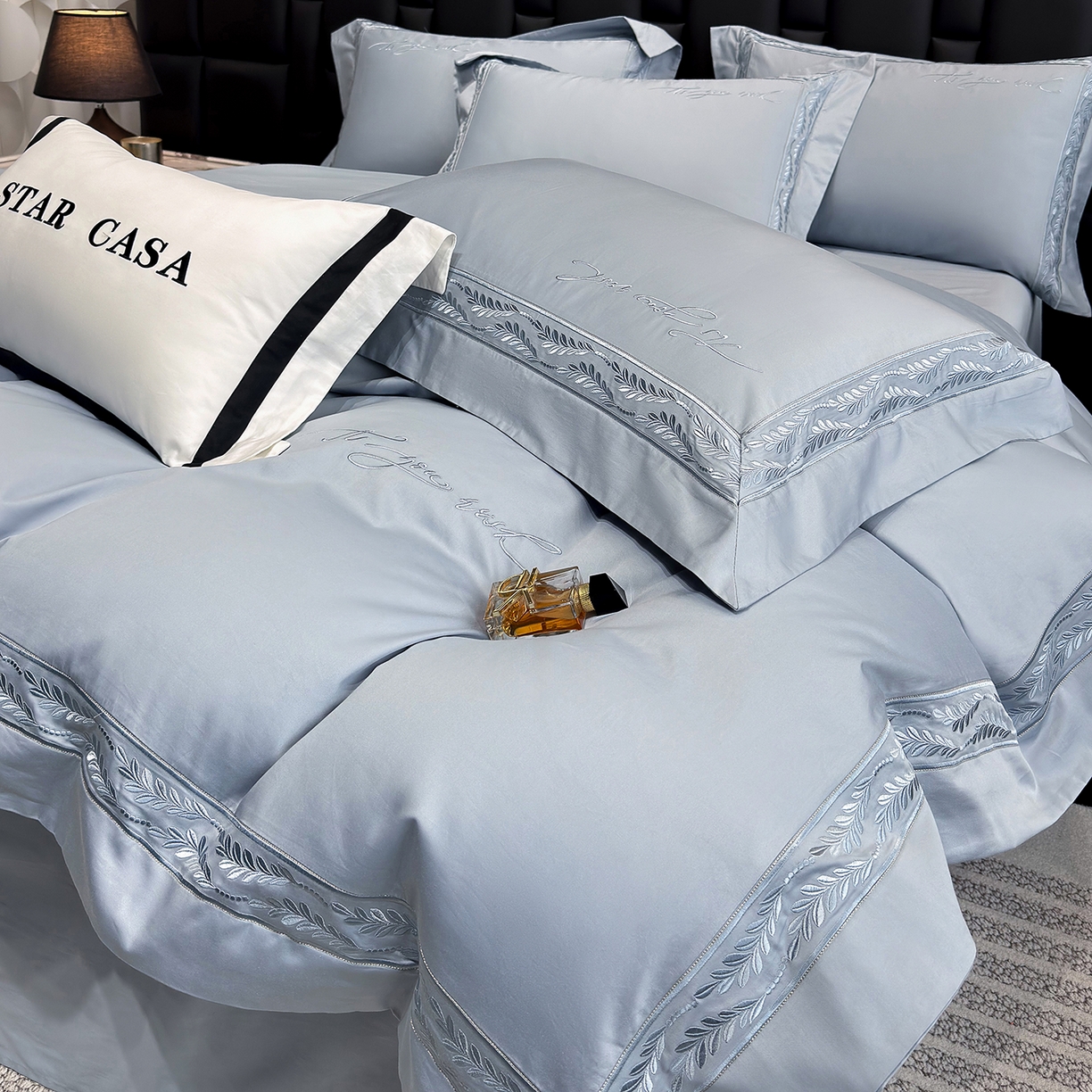 91家纺网 家纺一手货源 找家纺 星蕴家纺 2025新款贡缎长绒棉四件套-路易 路易-秋波蓝