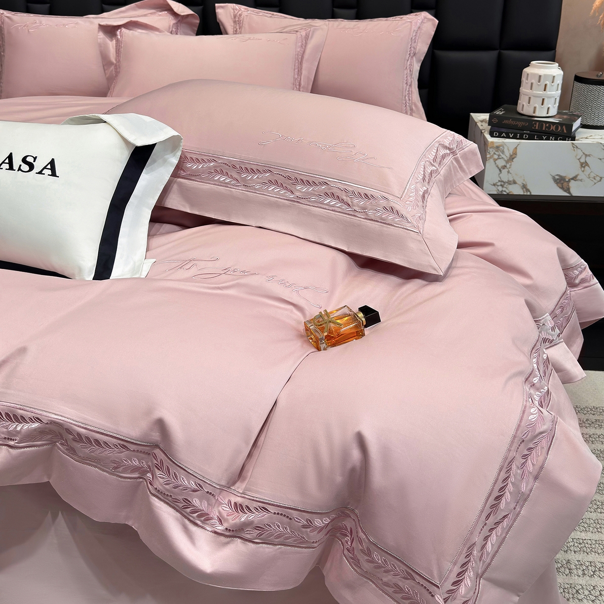 91家纺网 家纺一手货源 找家纺 星蕴家纺 2025新款贡缎长绒棉四件套-路易 路易-豆沙粉