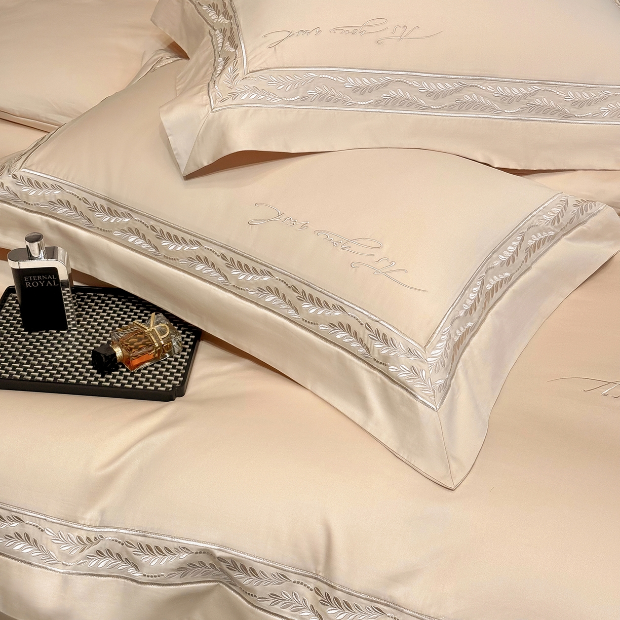 91家纺网 家纺一手货源 找家纺 星蕴家纺 2025新款贡缎长绒棉四件套-路易 路易-香槟金