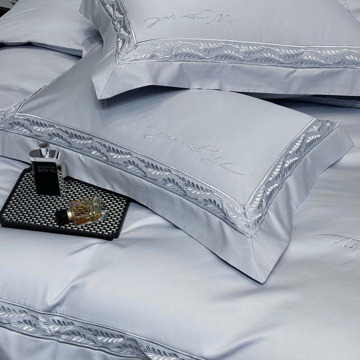 91家纺网 家纺一手货源 找家纺 星蕴家纺 2025新款贡缎长绒棉四件套-路易 路易-秋波蓝