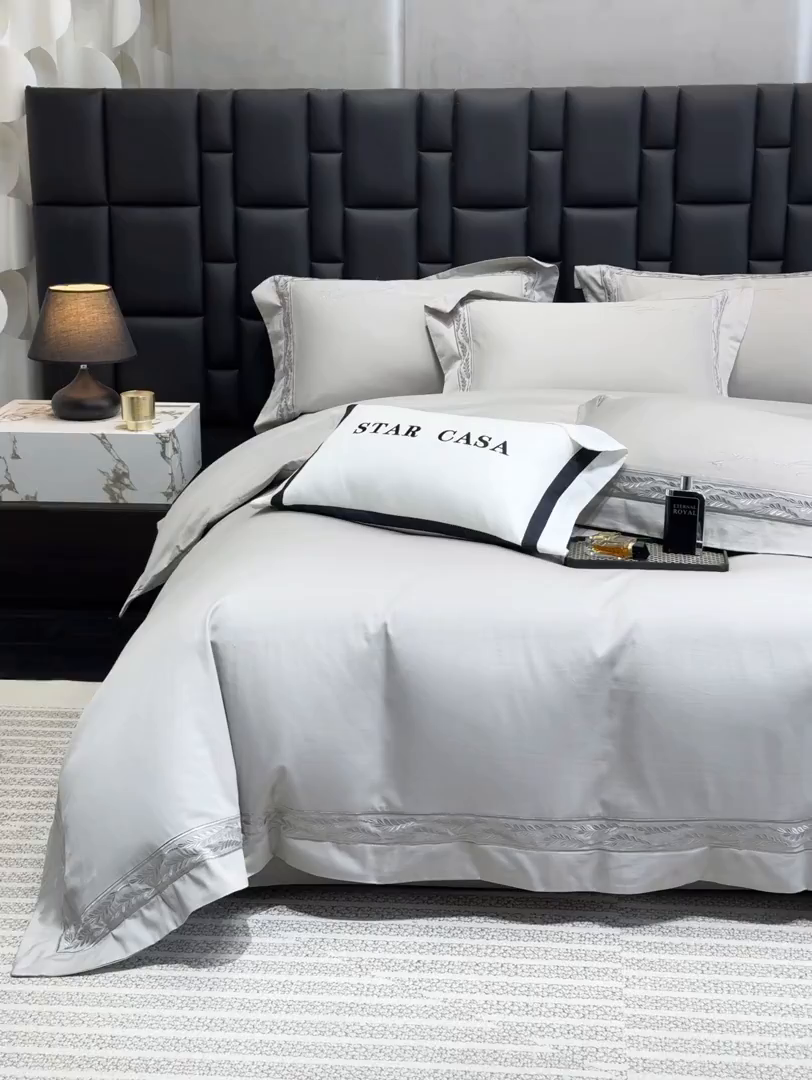 91家纺网 家纺一手货源 找家纺 星蕴家纺 2025新款贡缎长绒棉四件套-路易 路易-高级灰