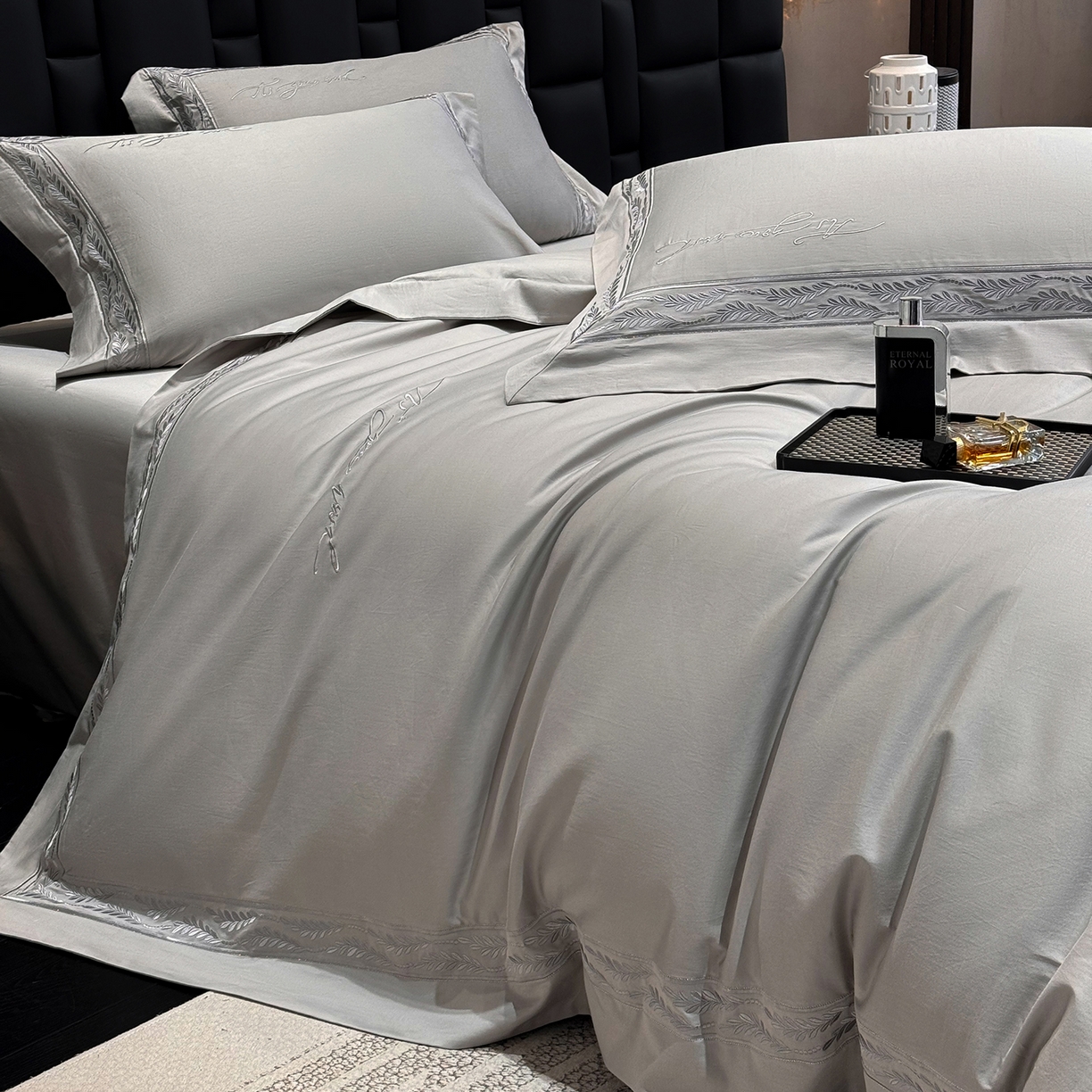 91家纺网 家纺一手货源 找家纺 星蕴家纺 2025新款贡缎长绒棉四件套-路易 路易-高级灰