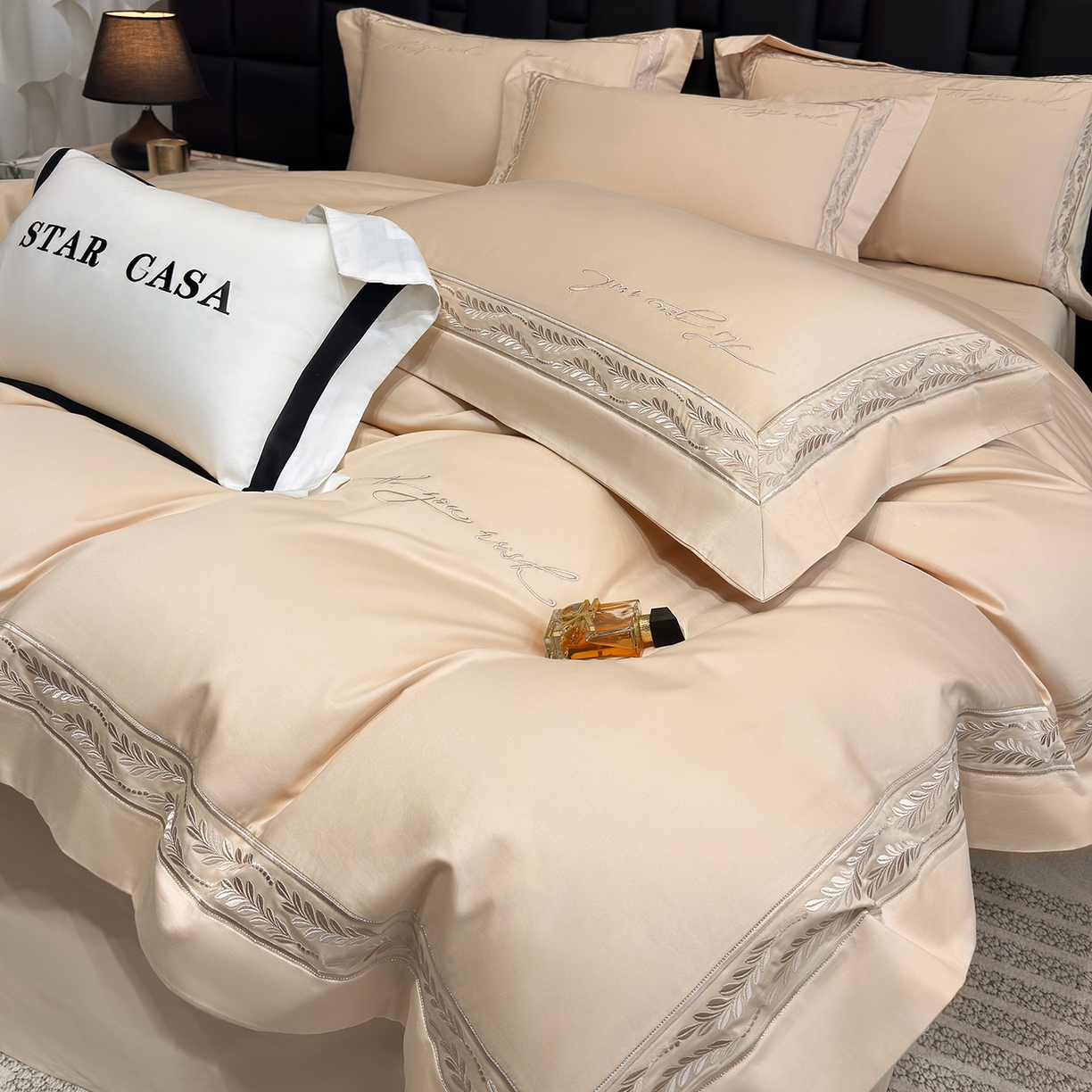 91家纺网 家纺一手货源 找家纺 星蕴家纺 2025新款贡缎长绒棉四件套-路易 路易-香槟金