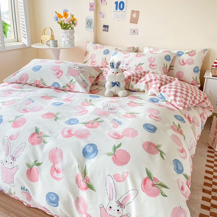 91家纺网 家纺一手货源 找家纺 西引力 2025新款全棉卡通印花四件套 蜜桃兔