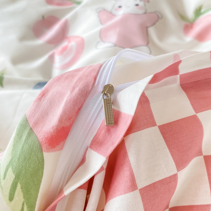 91家纺网 家纺一手货源 找家纺 西引力 2025新款全棉卡通印花四件套 蜜桃兔