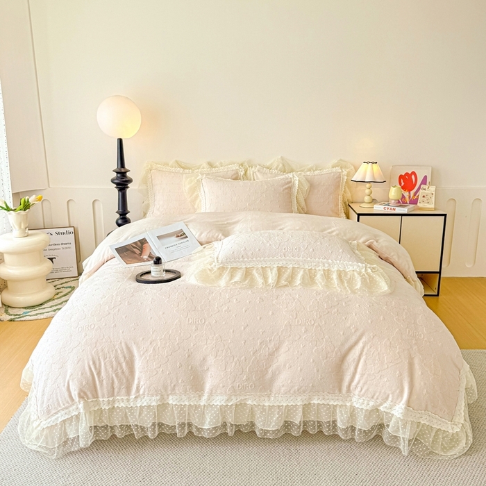 91家纺网 家纺一手货源 找家纺 （总）锦格家纺 2025新款A类高克重雕花牛奶绒花边四件套