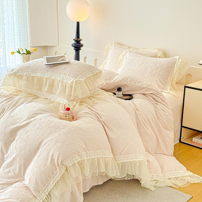 91家纺网 家纺一手货源 找家纺 （总）锦格家纺 2025新款A类高克重雕花牛奶绒花边四件套