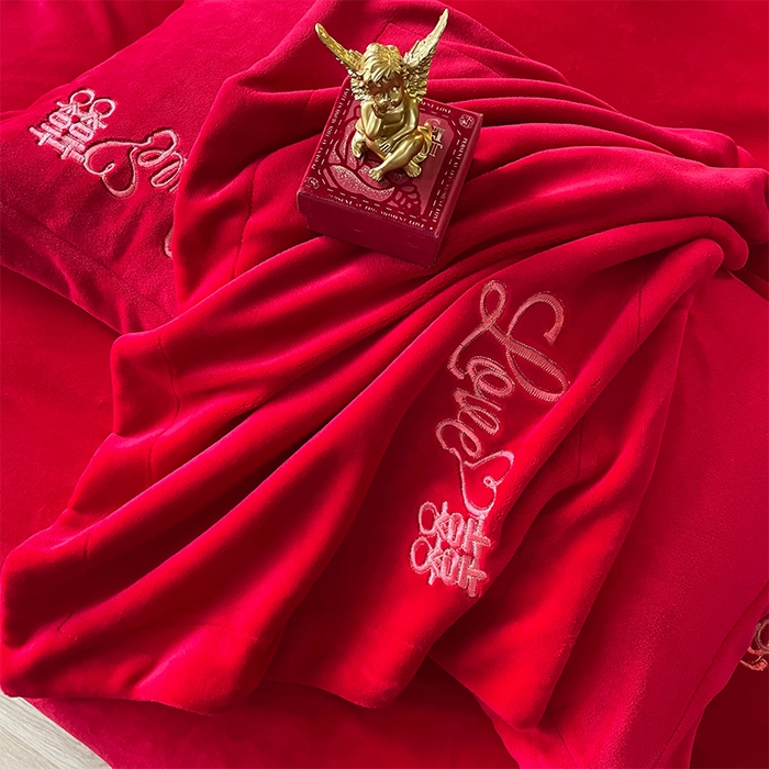 91家纺网 家纺一手货源 找家纺 羽梦家纺 2025新款全工艺消光牛奶绒绣花婚庆四件套（控价最低368元) 百年好合