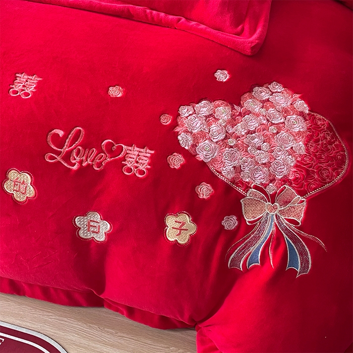 91家纺网 家纺一手货源 找家纺 羽梦家纺 2025新款全工艺消光牛奶绒绣花婚庆四件套（控价最低368元) 百年好合