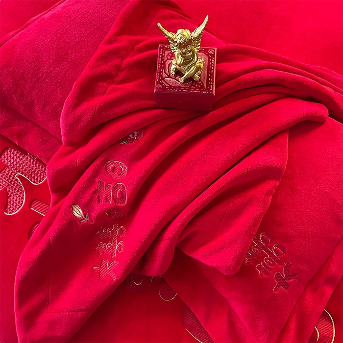 91家纺网 家纺一手货源 找家纺 羽梦家纺 2025新款全工艺消光牛奶绒绣花婚庆四件套（控价最低368元) 大喜吉日