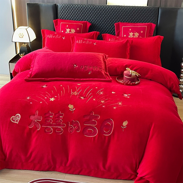 91家纺网 家纺一手货源 找家纺 羽梦家纺 2025新款全工艺消光牛奶绒绣花婚庆四件套（控价最低368元) 大喜吉日