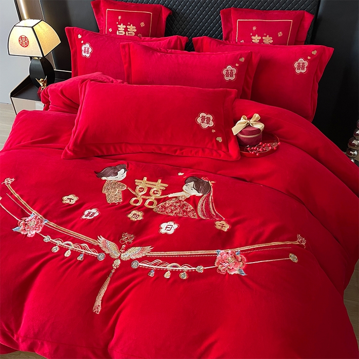 91家纺网 家纺一手货源 找家纺 羽梦家纺 2025新款全工艺消光牛奶绒绣花婚庆四件套（控价最低368元) 花烛红妆