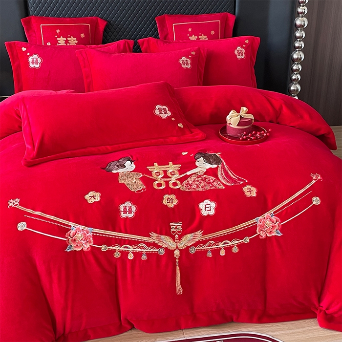 91家纺网 家纺一手货源 找家纺 羽梦家纺 2025新款全工艺消光牛奶绒绣花婚庆四件套（控价最低368元) 花烛红妆