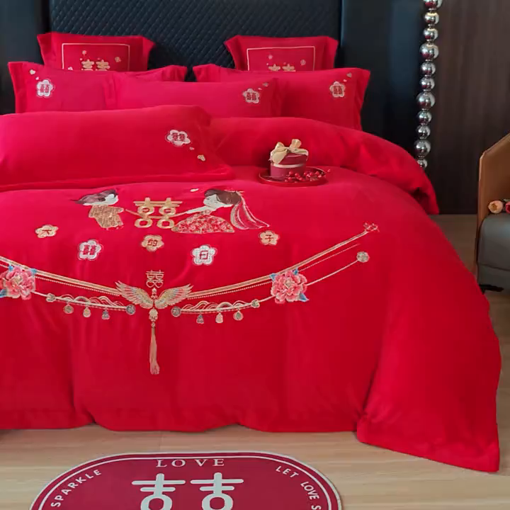 91家纺网 家纺一手货源 找家纺 羽梦家纺 2025新款全工艺消光牛奶绒绣花婚庆四件套（控价最低368元) 花烛红妆