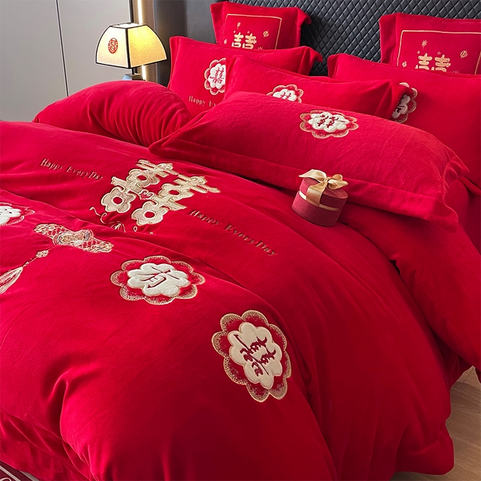 91家纺网 家纺一手货源 找家纺 羽梦家纺 2025新款全工艺消光牛奶绒绣花婚庆四件套（控价最低368元) 家有喜事