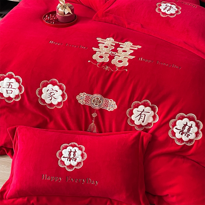 91家纺网 家纺一手货源 找家纺 羽梦家纺 2025新款全工艺消光牛奶绒绣花婚庆四件套（控价最低368元) 家有喜事