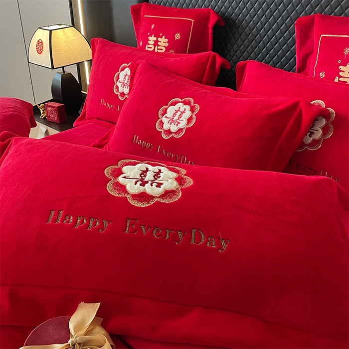 91家纺网 家纺一手货源 找家纺 羽梦家纺 2025新款全工艺消光牛奶绒绣花婚庆四件套（控价最低368元) 家有喜事