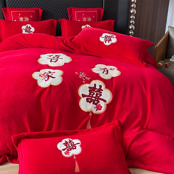 91家纺网 家纺一手货源 找家纺 羽梦家纺 2025新款全工艺消光牛奶绒绣花婚庆四件套（控价最低368元) 吾家有喜