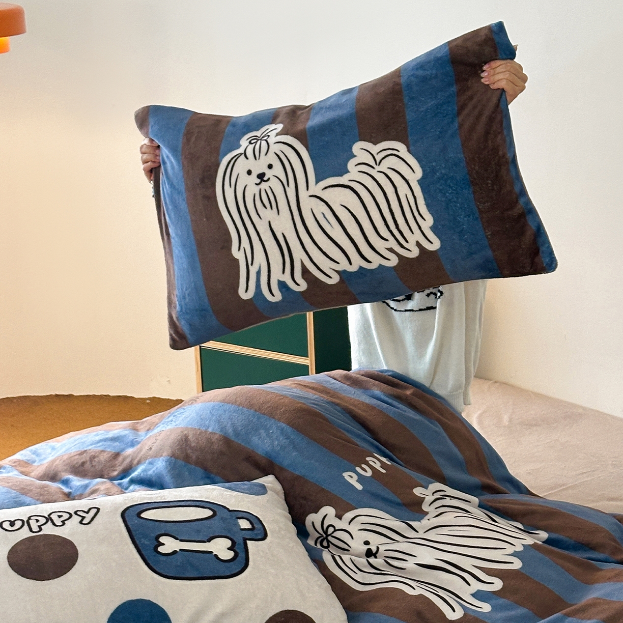 91家纺网 家纺一手货源 找家纺 （总）RYB红黄兰 2025新款设计师原创牛奶绒大版数码印花四件套