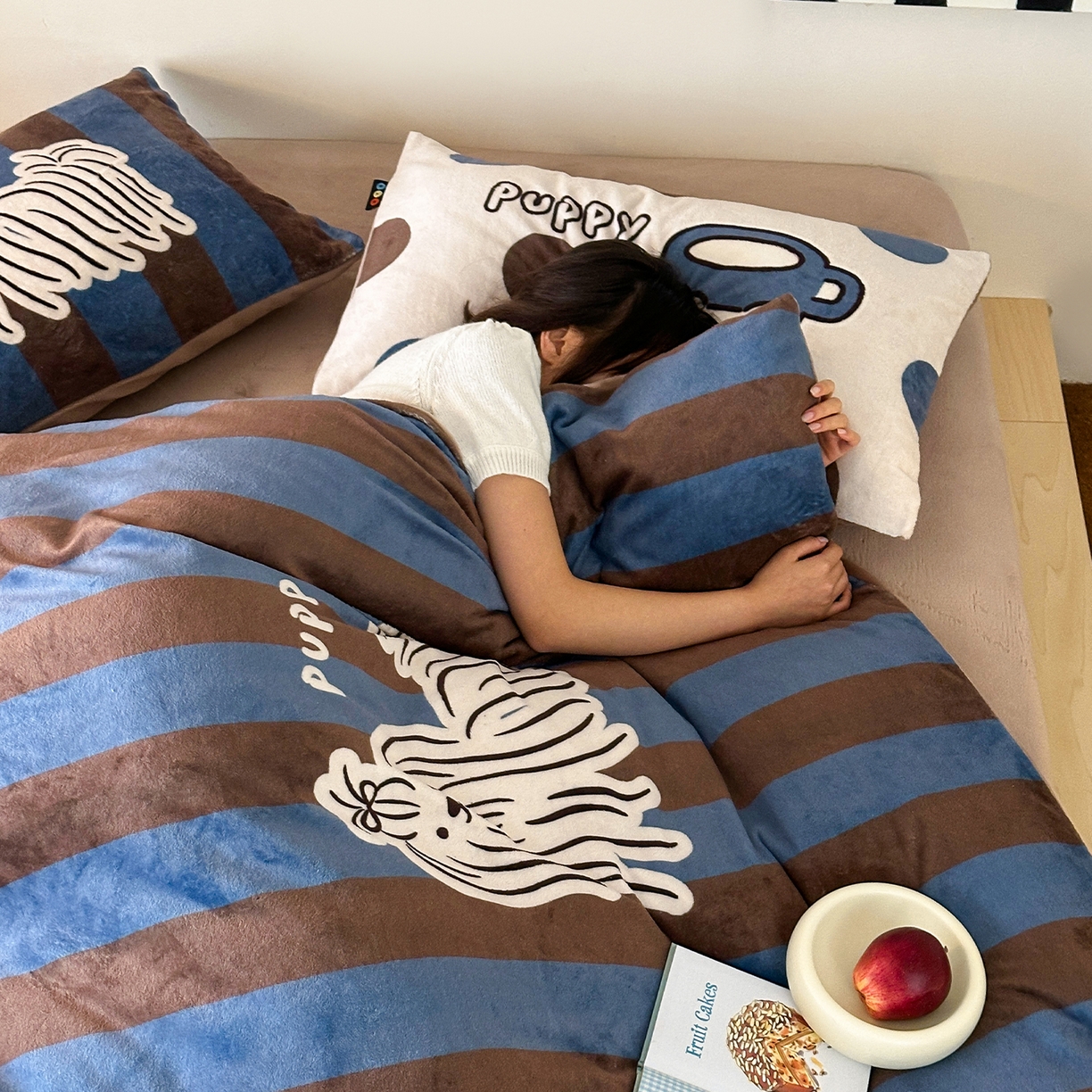 91家纺网 家纺一手货源 找家纺 （总）RYB红黄兰 2025新款设计师原创牛奶绒大版数码印花四件套