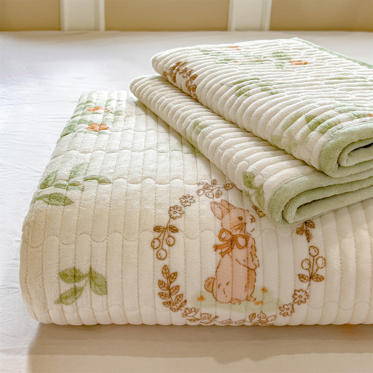 91家纺网 家纺一手货源 找家纺 （总）布卢姆床垫 2025新款双面用抗菌牛奶绒床盖 床盖单件