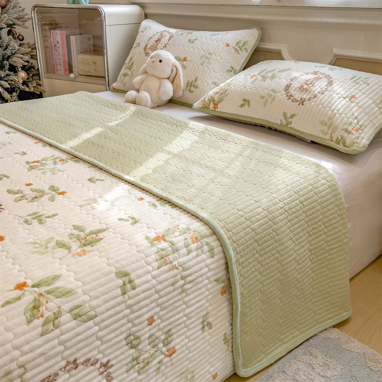 91家纺网 家纺一手货源 找家纺 （总）布卢姆床垫 2025新款双面用抗菌牛奶绒床盖 床盖单件