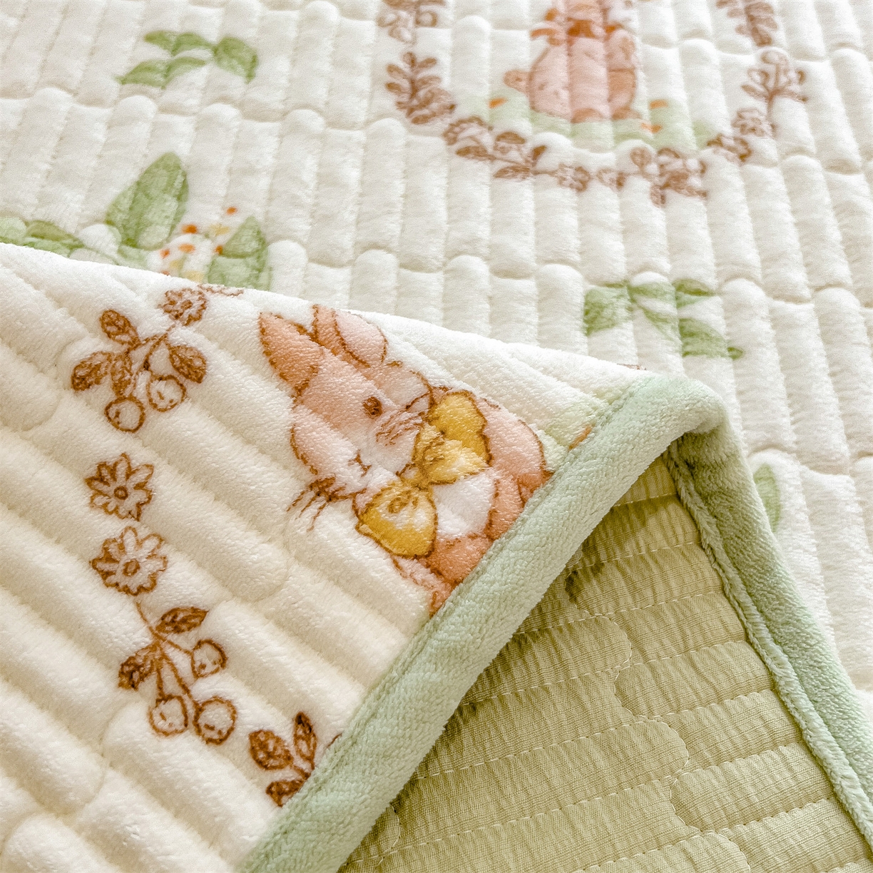 91家纺网 家纺一手货源 找家纺 （总）布卢姆床垫 2025新款双面用抗菌牛奶绒床盖 床盖单件