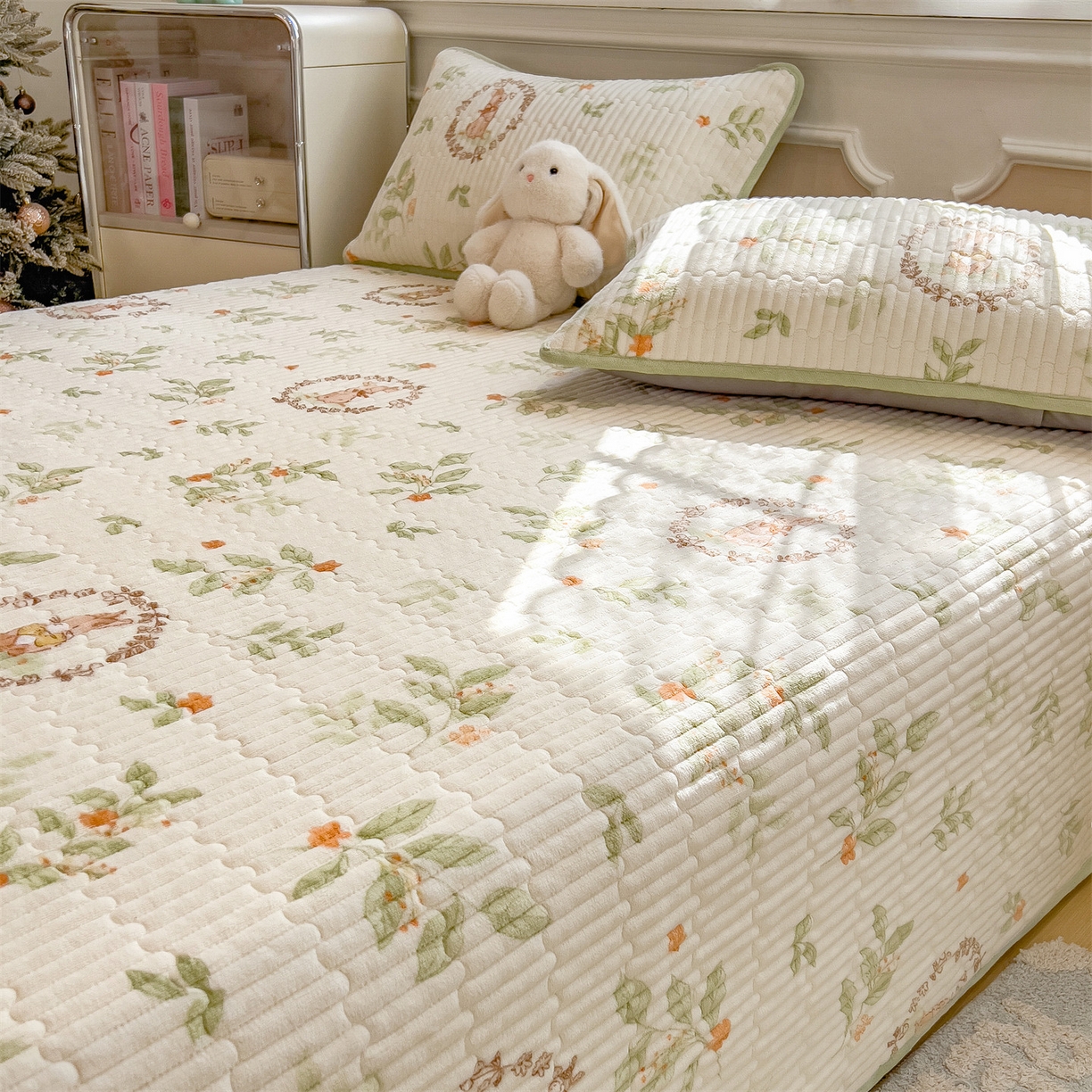 91家纺网 家纺一手货源 找家纺 （总）布卢姆床垫 2025新款双面用抗菌牛奶绒床盖 床盖单件