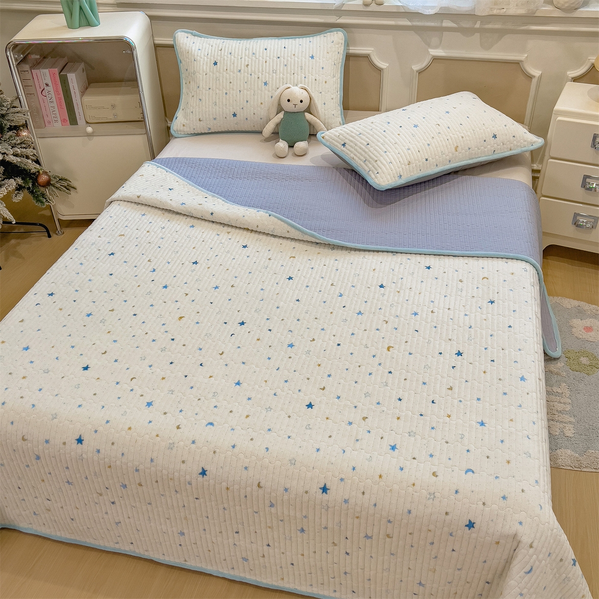 91家纺网 家纺一手货源 找家纺 布卢姆床垫 2025新款双面用抗菌牛奶绒床盖 床盖单件 星际