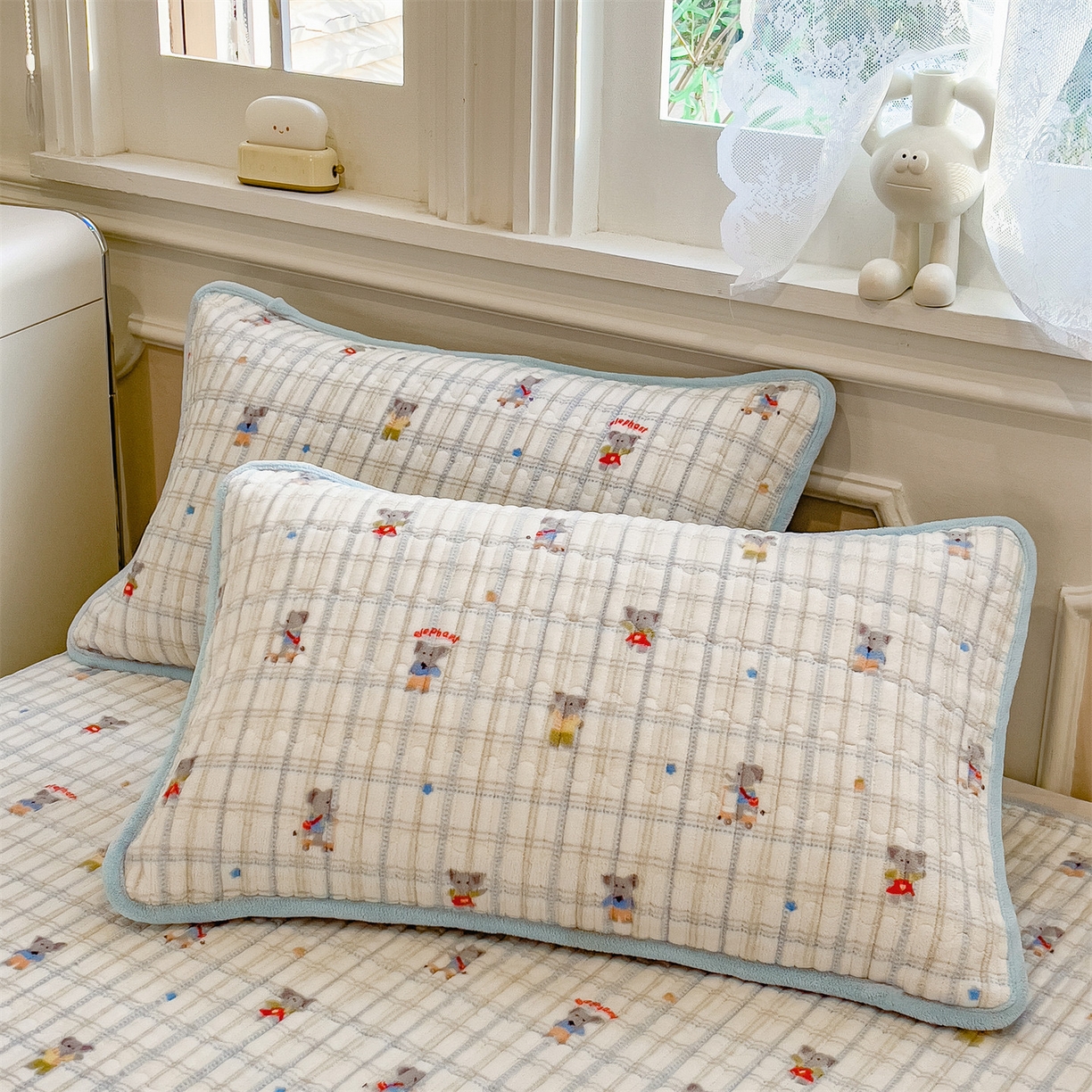 91家纺网 家纺一手货源 找家纺 布卢姆床垫 2025新款双面用抗菌牛奶绒床盖 床盖单件 快乐小象