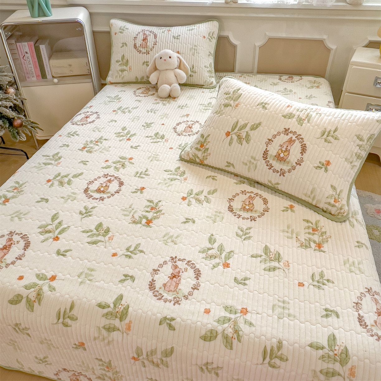 91家纺网 家纺一手货源 找家纺 布卢姆床垫 2025新款双面用抗菌牛奶绒床盖 床盖单件 挪威花园