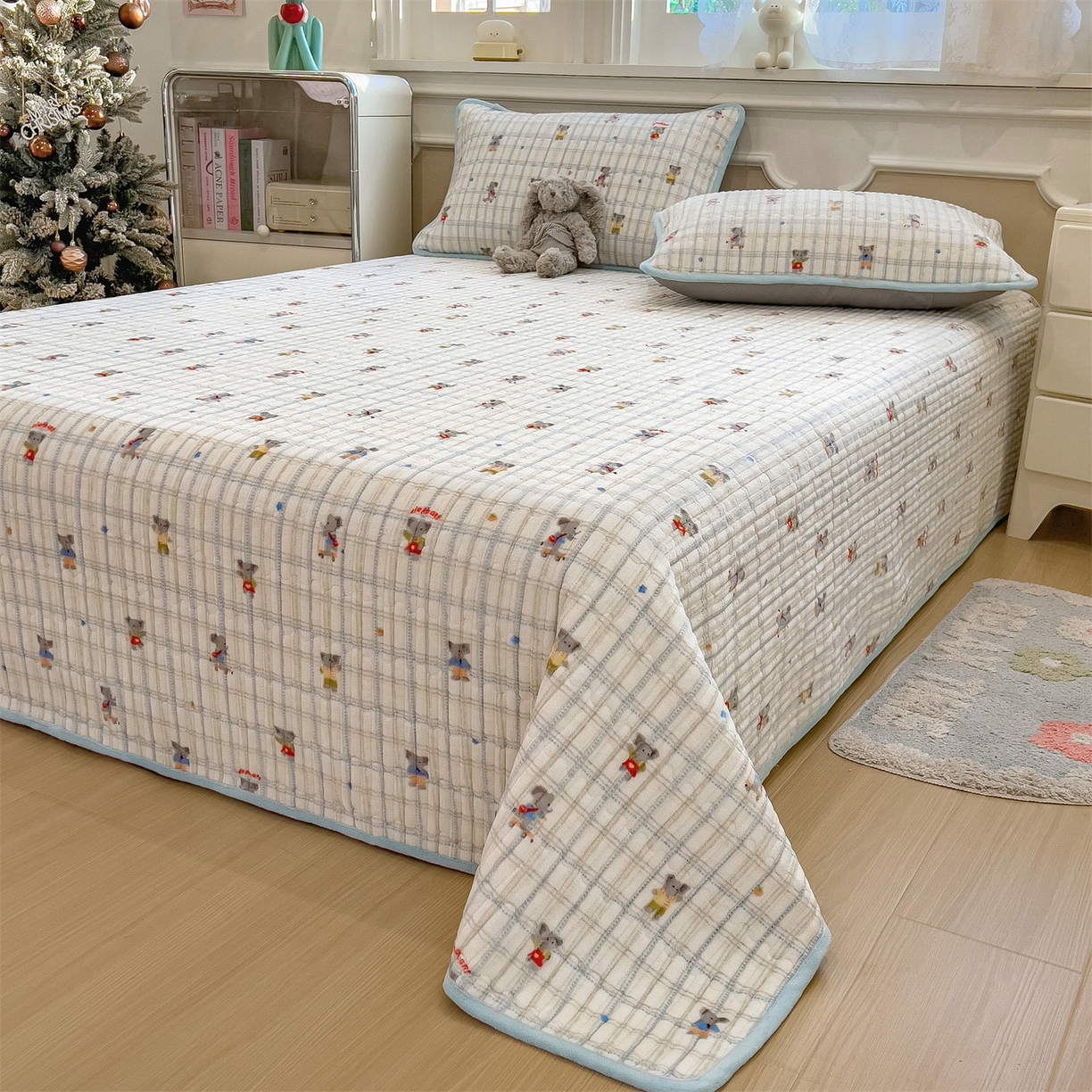 91家纺网 家纺一手货源 找家纺 布卢姆床垫 2025新款双面用抗菌牛奶绒床盖 床盖单件 快乐小象