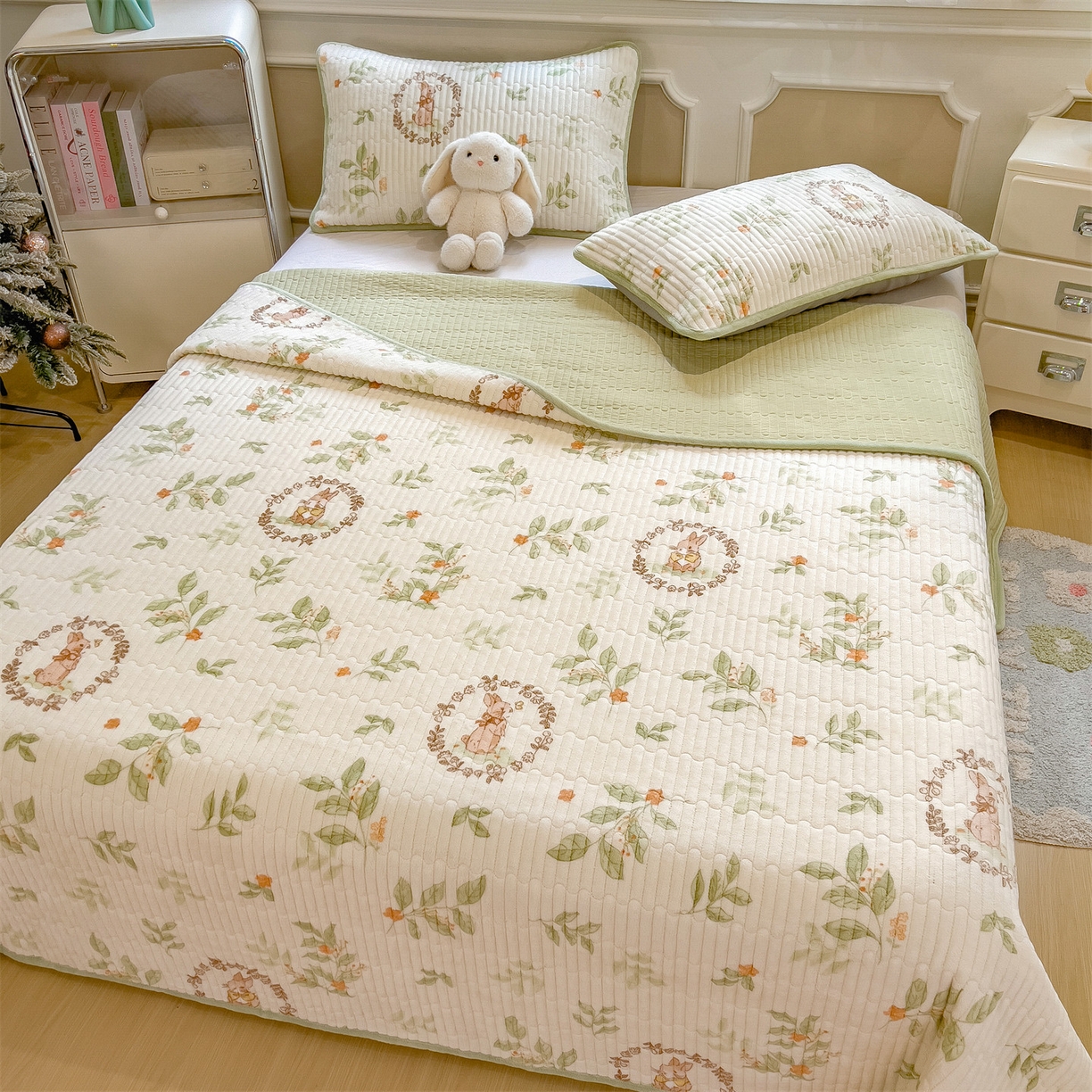 91家纺网 家纺一手货源 找家纺 布卢姆床垫 2025新款双面用抗菌牛奶绒床盖 床盖单件 挪威花园