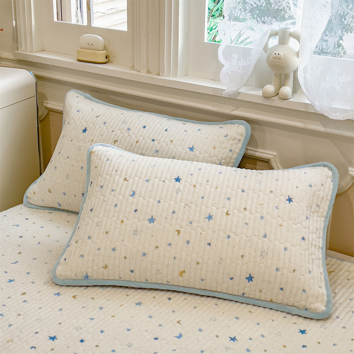 91家纺网 家纺一手货源 找家纺 布卢姆床垫 2025新款双面用抗菌牛奶绒床盖 床盖单件 星际