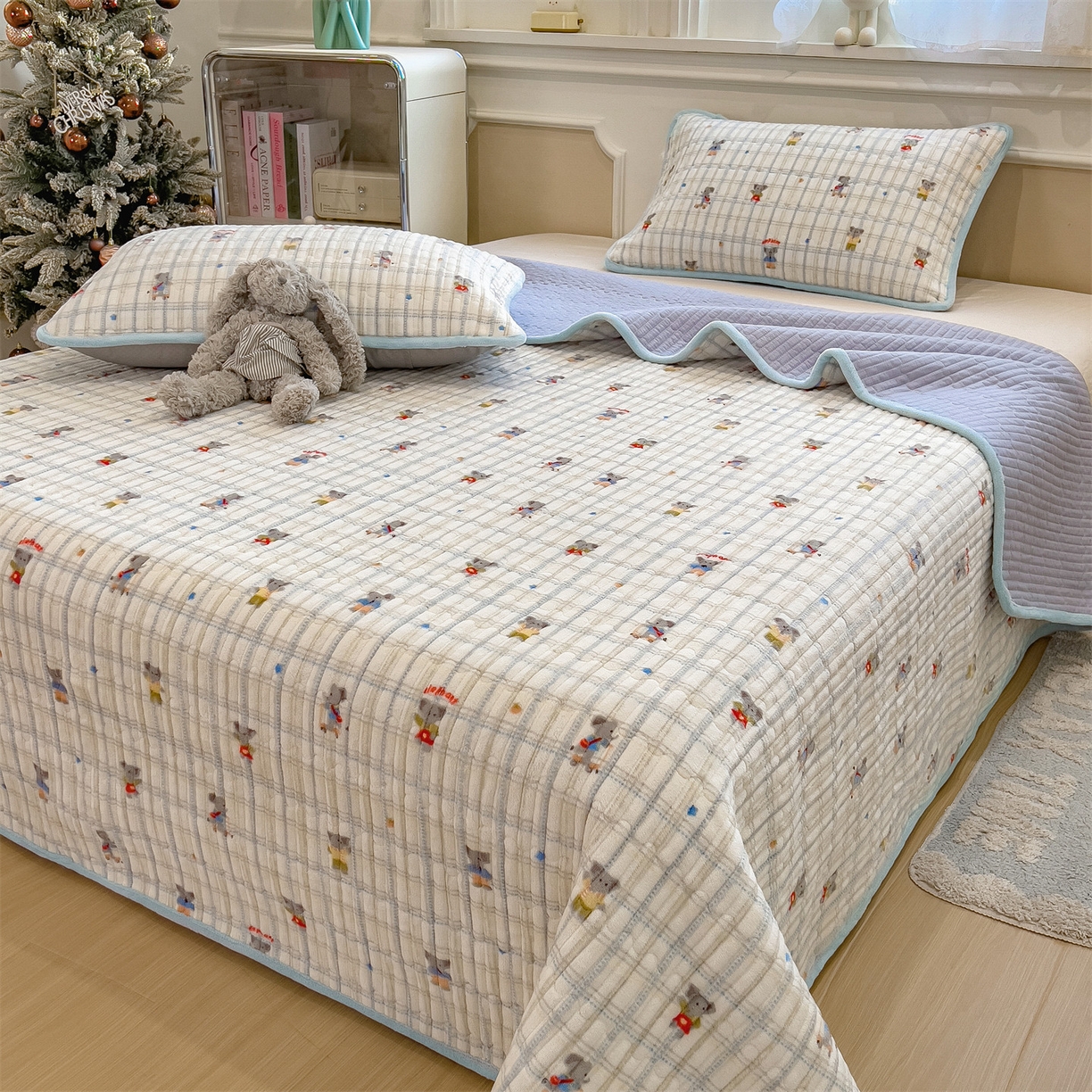 91家纺网 家纺一手货源 找家纺 布卢姆床垫 2025新款双面用抗菌牛奶绒床盖 床盖单件 快乐小象