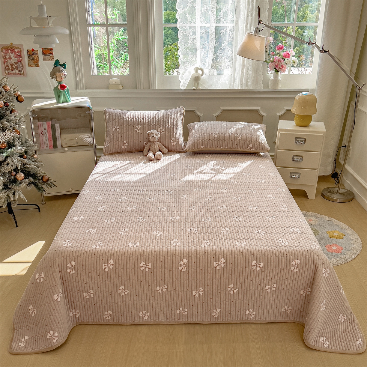 91家纺网 家纺一手货源 找家纺 布卢姆床垫 2025新款双面用抗菌牛奶绒床盖 床盖单件 蝴蝶结