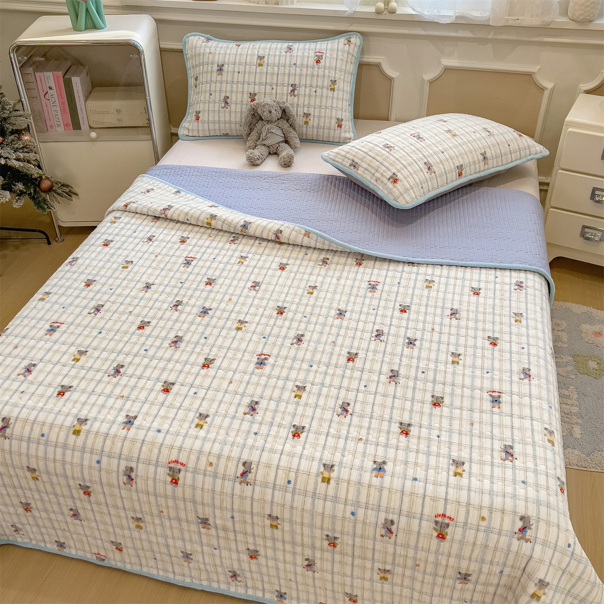 91家纺网 家纺一手货源 找家纺 布卢姆床垫 2025新款双面用抗菌牛奶绒床盖 床盖单件 快乐小象