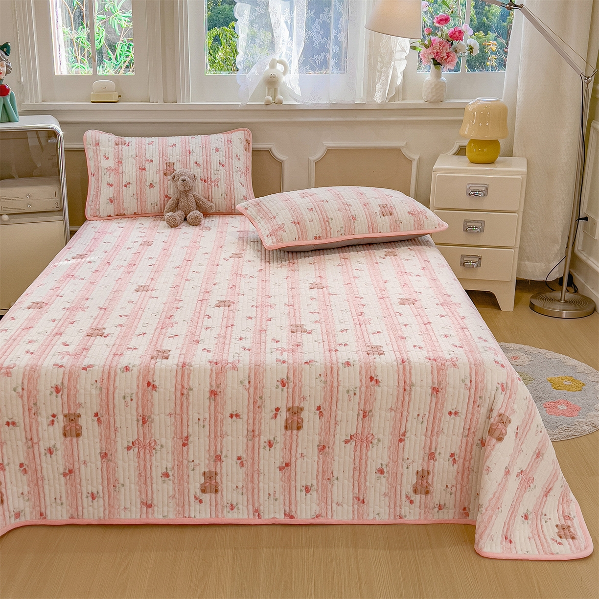 91家纺网 家纺一手货源 找家纺 布卢姆床垫 2025新款双面用抗菌牛奶绒床盖 床盖单件 礼物熊