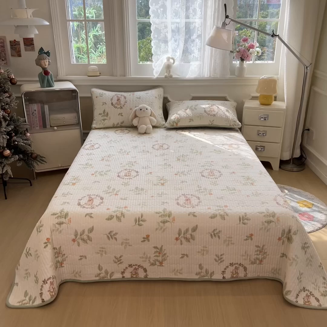 91家纺网 家纺一手货源 找家纺 （总）布卢姆床垫 2025新款双面用抗菌牛奶绒床盖 床盖单件