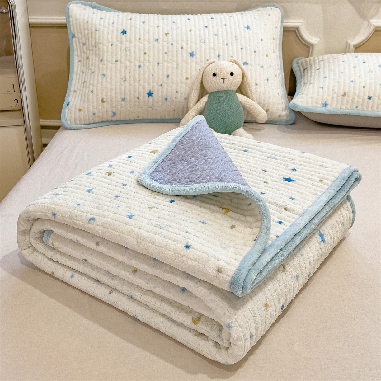 91家纺网 家纺一手货源 找家纺 （总）布卢姆床垫 2025新款双面用抗菌牛奶绒床盖 床盖单件