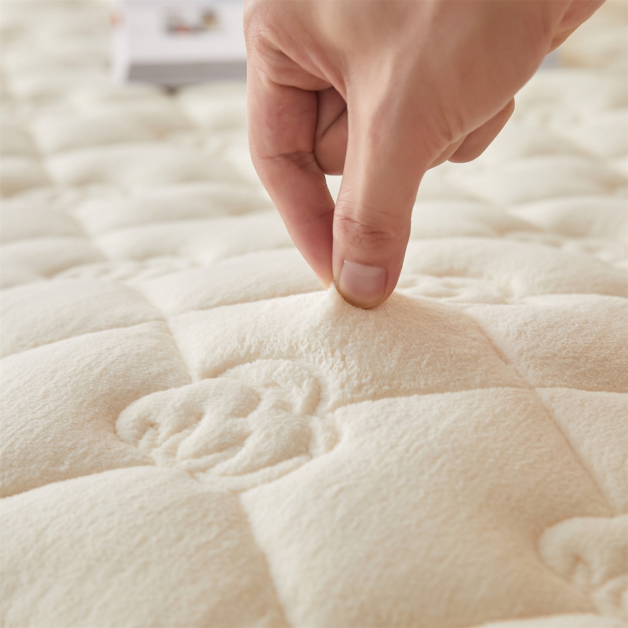 91家纺网 家纺一手货源 找家纺 布卢姆床垫 2025新款牛奶绵绒棉花床褥床护垫-灵蕴 灵蕴-奶昔白