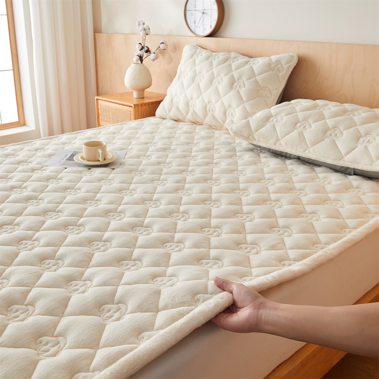 91家纺网 家纺一手货源 找家纺 布卢姆床垫 2025新款牛奶绵绒棉花床褥床护垫-灵蕴 灵蕴-奶昔白