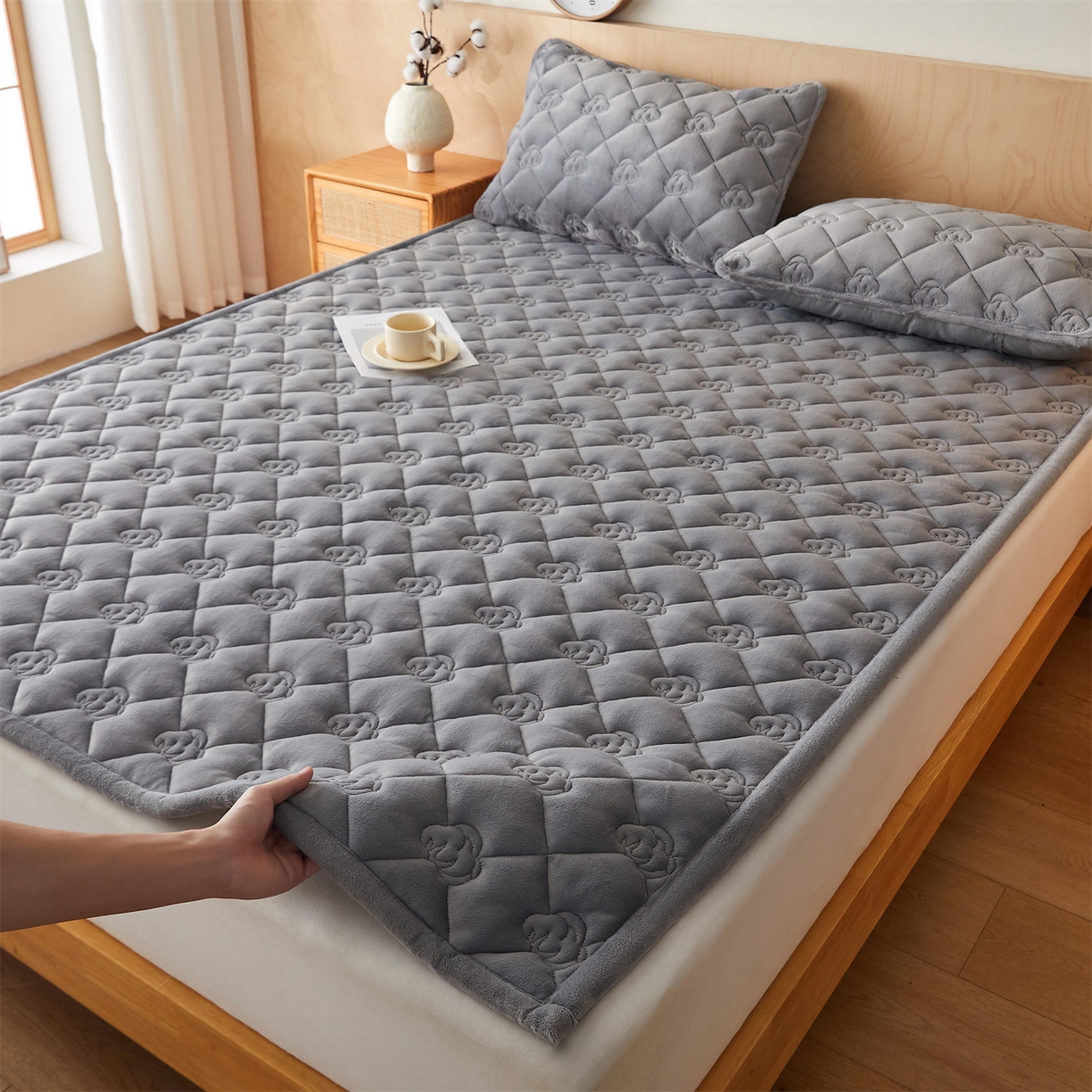 91家纺网 家纺一手货源 找家纺 布卢姆床垫 2025新款牛奶绵绒棉花床褥床护垫-灵蕴 灵蕴-典雅灰