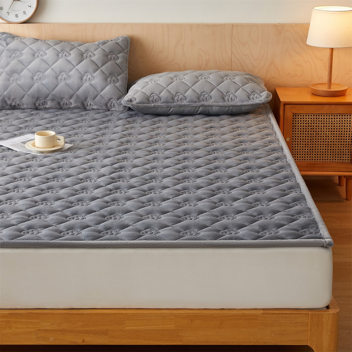 91家纺网 家纺一手货源 找家纺 布卢姆床垫 2025新款牛奶绵绒棉花床褥床护垫-灵蕴 灵蕴-典雅灰