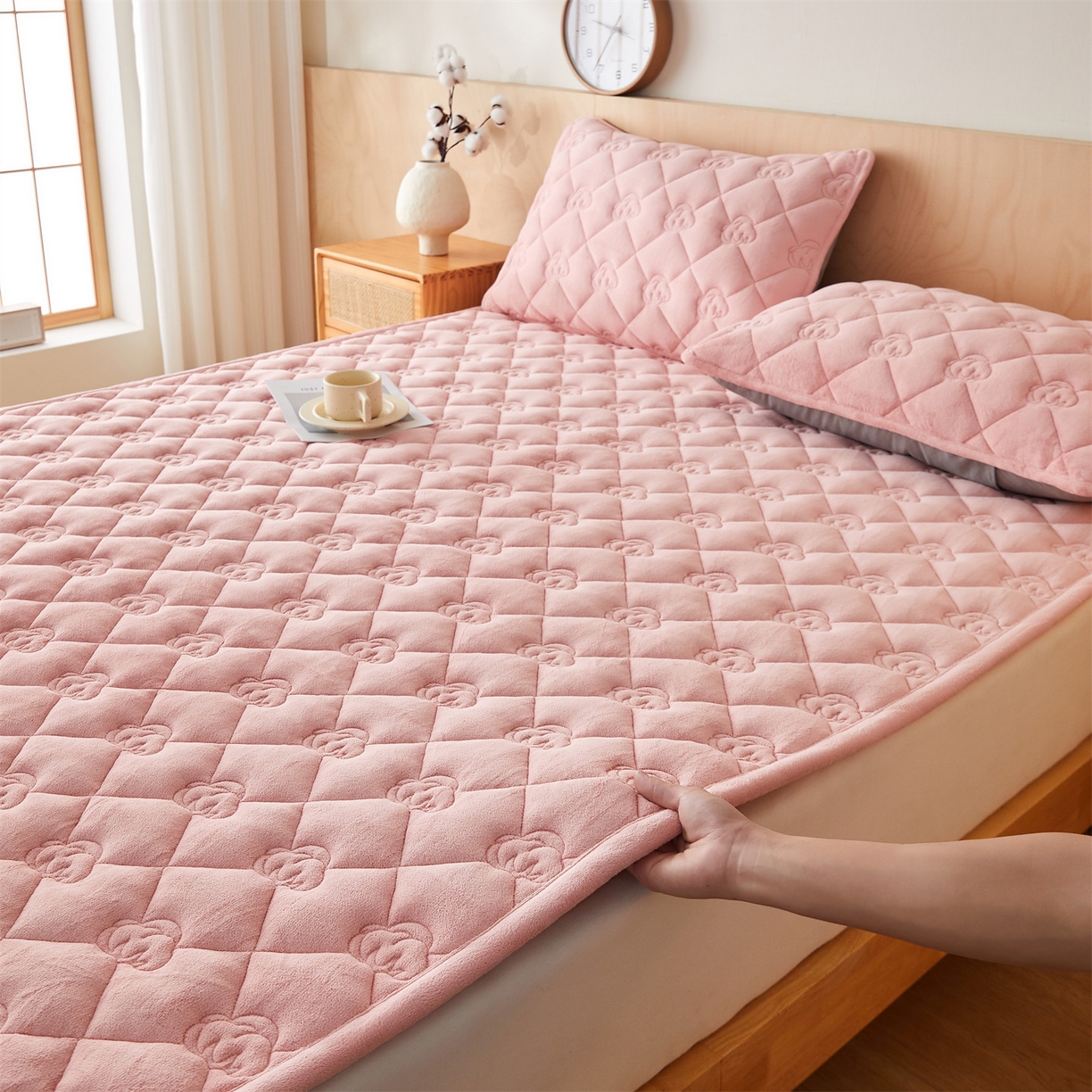 91家纺网 家纺一手货源 找家纺 布卢姆床垫 2025新款牛奶绵绒棉花床褥床护垫-灵蕴 灵蕴-粉玉